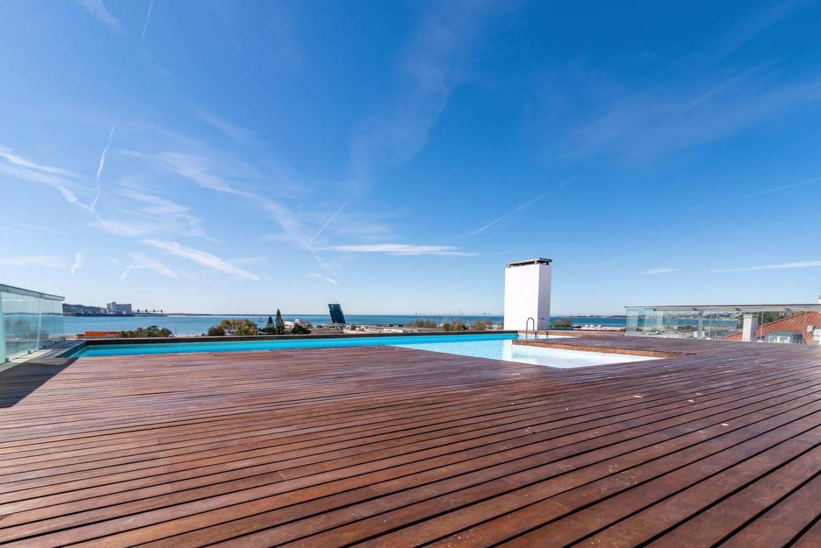 Guestready - Alges Apt With Stunning Rooftop Pool Apartment ภายนอก รูปภาพ