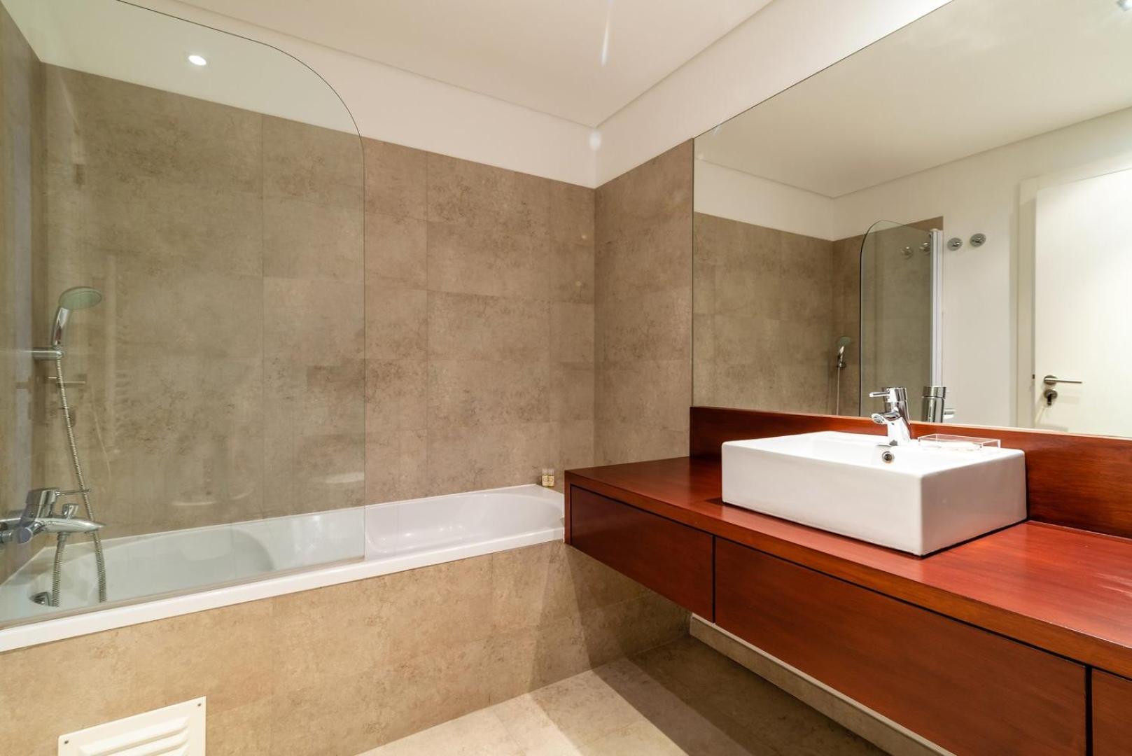 Guestready - Alges Apt With Stunning Rooftop Pool Apartment ภายนอก รูปภาพ